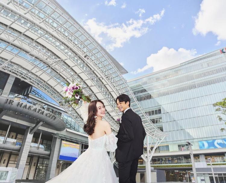 THE STRINGS HAKATA(ザ ストリングス博多)。アクセス・ロケーション。駅直結のビル最上階フロアに位置し、眺めも抜群です