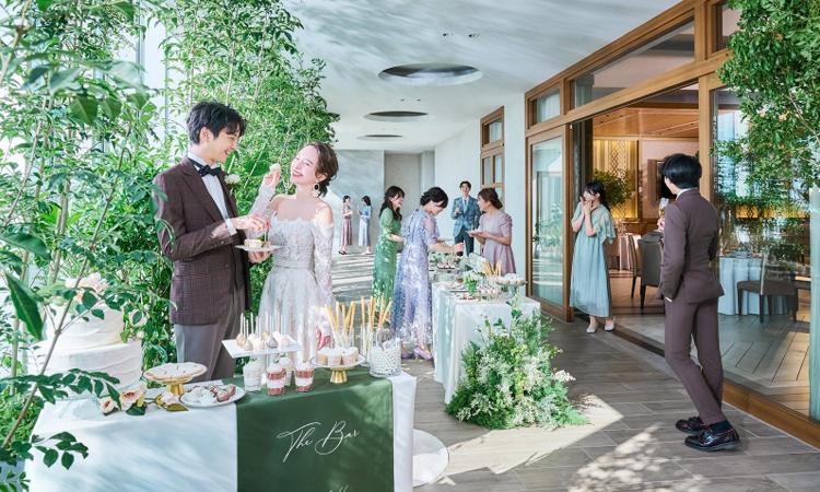 THE STRINGS HAKATA(ザ ストリングス博多)。演出・小物。『アプローズ』では、インナーガーデンでのデザートビュッフェがおすすめ