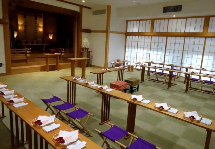 宗像大社。新郎新婦と両家の親族合わせて24名まで参列できる『清明殿』