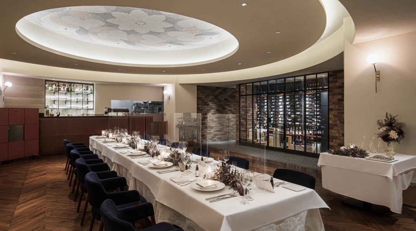 RISTORANTE FONTANA(リストランテ フォンタナ)。九州産の厳選食材を使った料理と、ソムリエがチョイスしたワインでもてなす、上質な大人のレストランウェディングが実現