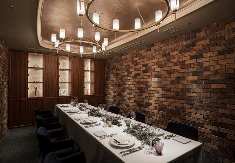 RISTORANTE FONTANA(リストランテ フォンタナ)。6名用、10名用の2つの個室は少人数での結婚式に最適です