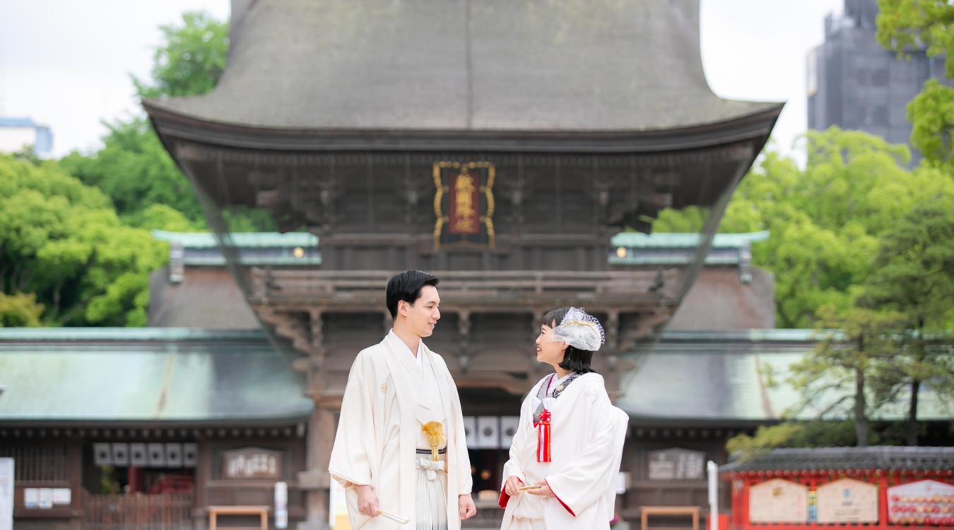 筥崎宮ウェディング。平安時代から崇敬を集める本殿や、創建から多くの新郎新婦を見届けてきた儀式殿を舞台にした日本伝統の結婚式
