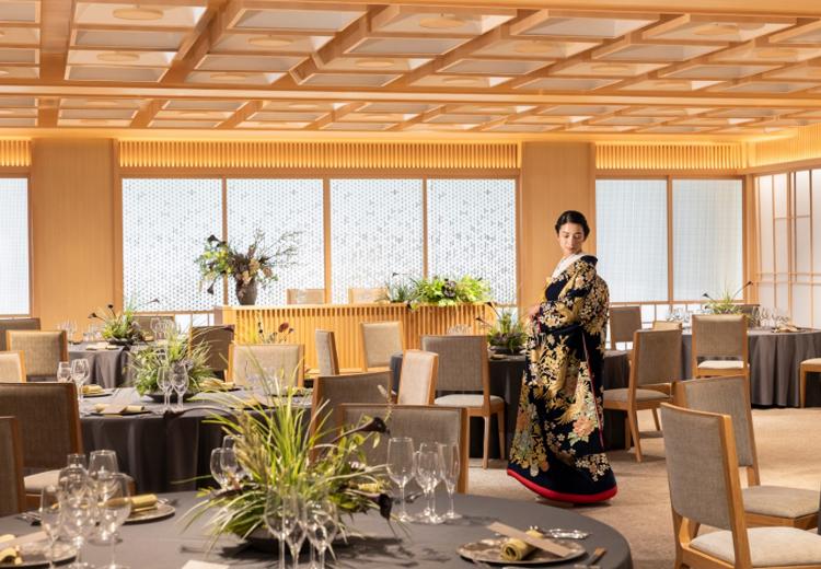 THE KEGO CLUB by HAPPO-EN(ザ 警固 クラブ バイ ⼋芳園)。披露宴会場。和モダンな雰囲気の会場内には120名が着席可能です