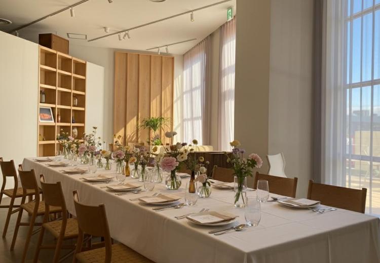 Restaurant Sola（レストラン ソラ）。披露宴会場。10名から20名ほどの結婚式に最適な『HANARE』