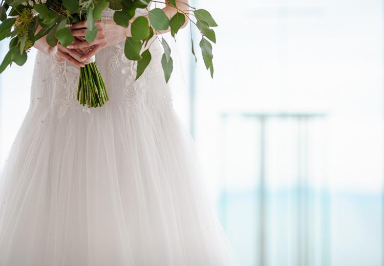 唐津シーサイドホテル。挙式会場。花嫁のドレス姿をより輝かせる、光溢れるチャペル
