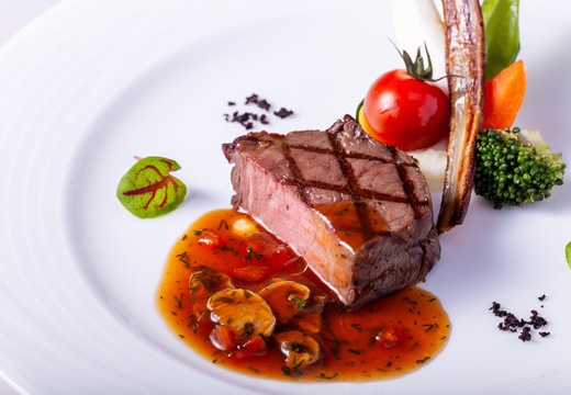 HOTEL NEW OTANI SAGA(ホテルニューオータニ佐賀)。料理。牛肉やレモン、牛乳など地元・佐賀県産の食材も使用
