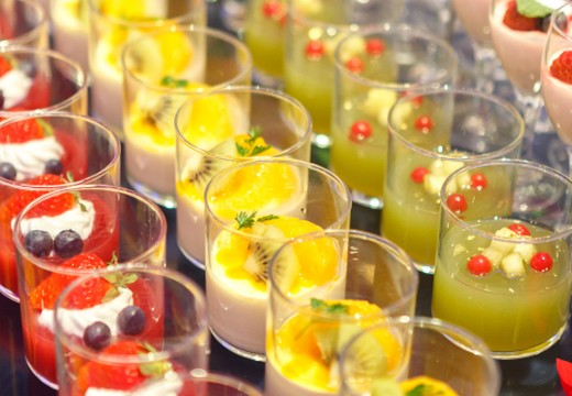 HOTEL NEW OTANI SAGA(ホテルニューオータニ佐賀)。料理。宝石のように煌めく数々のスイーツにも注目が集まります