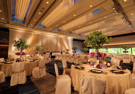 HOTEL NEW OTANI SAGA(ホテルニューオータニ佐賀)。披露宴会場。『鶴の間』からはお堀の景色を一望することができます