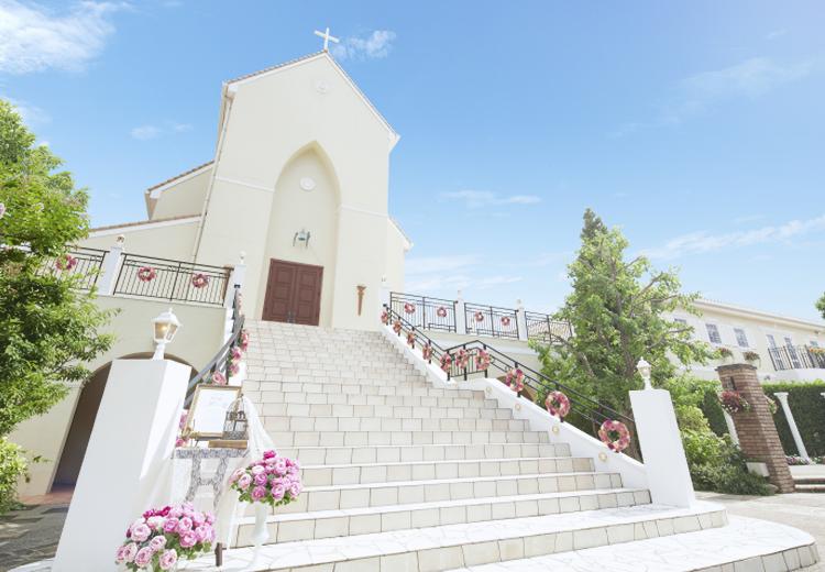 ララシャンス 迎賓館 伊万里。挙式会場。天使の羽がふりそそぎ、ゲストからの祝福の声が響き渡ります