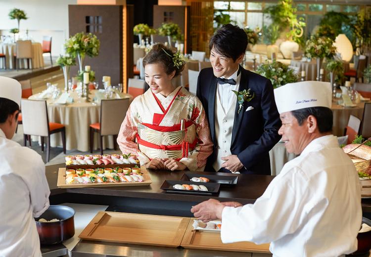 ルークプラザホテル。料理。『ザ スカンディア』では、ライブ感あふれる寿司バーを楽しめます