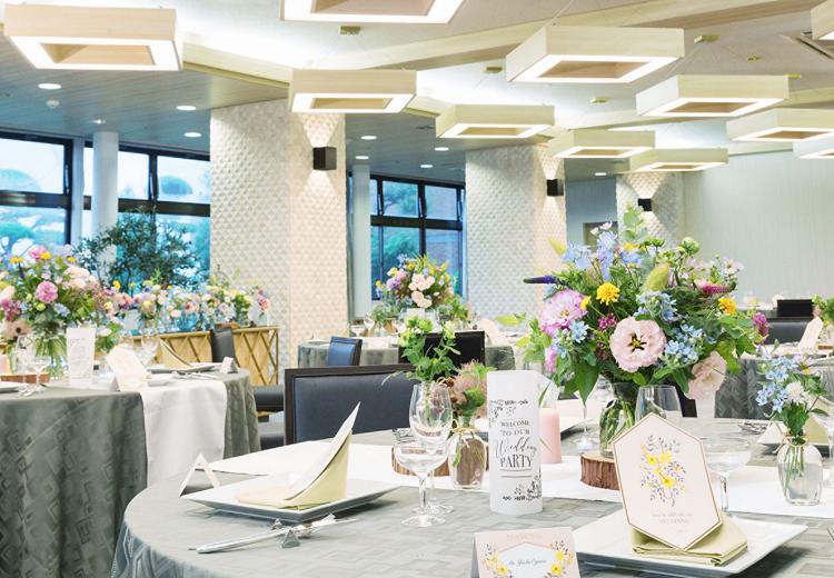 ホテルフラッグス 諫早。披露宴会場。スクエア型の照明が印象的な披露宴会場『ザ・ダイヤモンド』