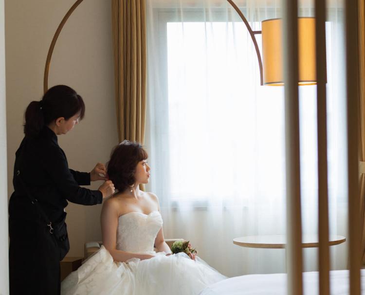 ホテルフラッグス 諫早。スタッフ。花嫁の美しさを丁寧に引き出してくれるヘアメイクスタッフ
