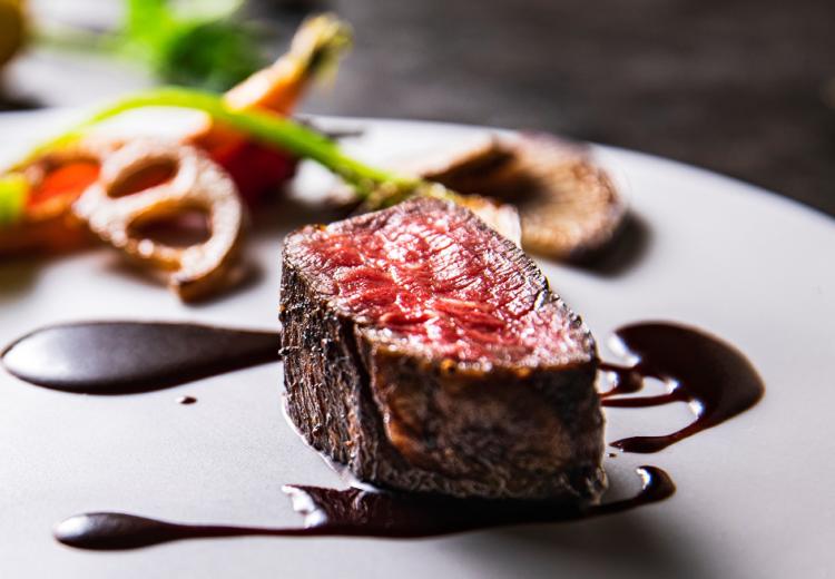 クラシカ ベイ クオーレ。料理。ソースは作り置きをせず、料理に合わせて毎回作られています