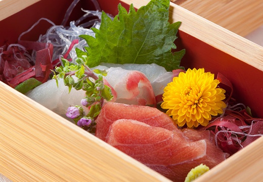 秋子想（ときこそう）。料理。世代問わずゲストに喜んでもらえる、新鮮な魚介類のお造り