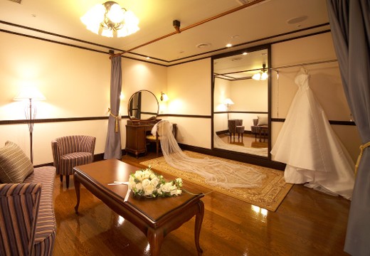 ホテル熊本テルサ。挙式会場。ゆったりと寛ぎながら準備ができるブライズルーム