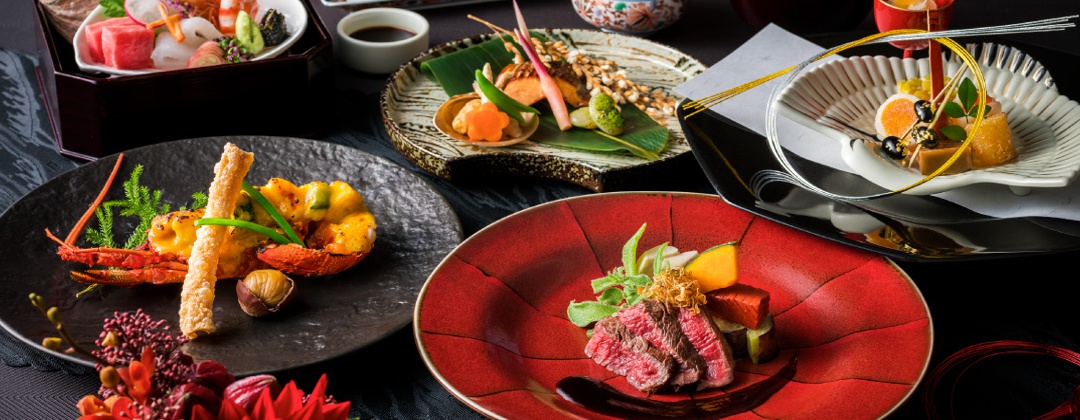 KKRホテル熊本。料理。五感で和を感じる、伝統的な日本の婚礼料理。色彩豊かで芸術的な料理の数々には、一皿一皿に繊細な職人の仕事が光ります