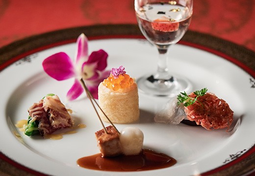 CREARGE RESORT（クレアージュ リゾート）。料理。昔懐かしいレトロ洋食を婚礼料理にアレンジした会場限定コース<br>