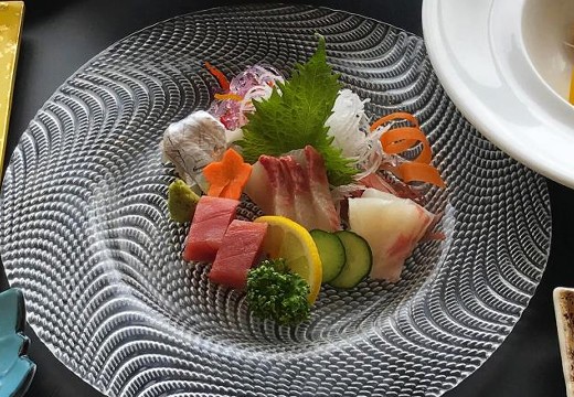 湯の児 海と夕やけ。料理。近海でとれる鮮魚のメニューは幅広い年代に好評です