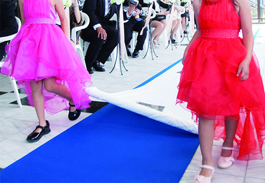 湯の児 海と夕やけ。挙式会場。ブルーのバージンロードは挙式を爽やかに彩ります