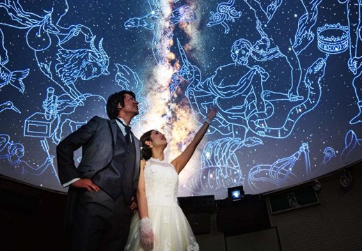 オーベルジュ「森のアトリエ」 南阿蘇ルナ天文台 。挙式会場。大迫力のプラネタリウムが頭上に星空を映し出します