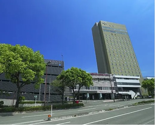 ANAクラウンプラザホテル熊本ニュースカイ。アクセス・ロケーション。大通りに面し、200台の駐車場もあるので車のゲストも安心