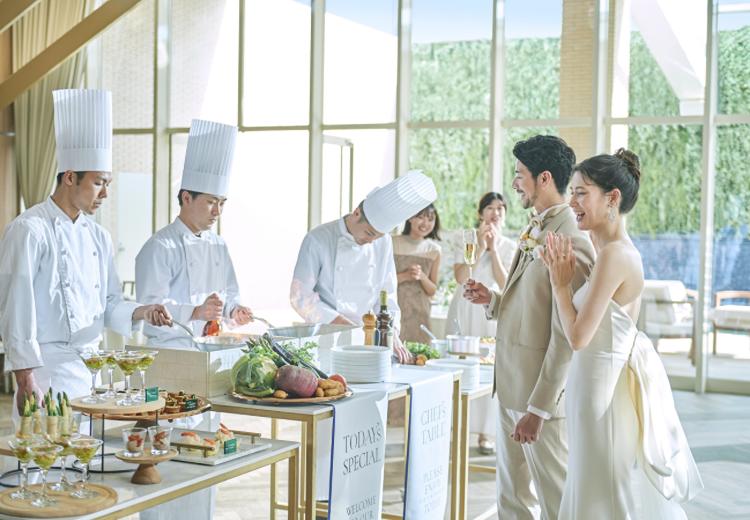 翠楓シーズンズテラス。料理。シェフの調理を目の前で楽しめる料理演出も取り入れられます