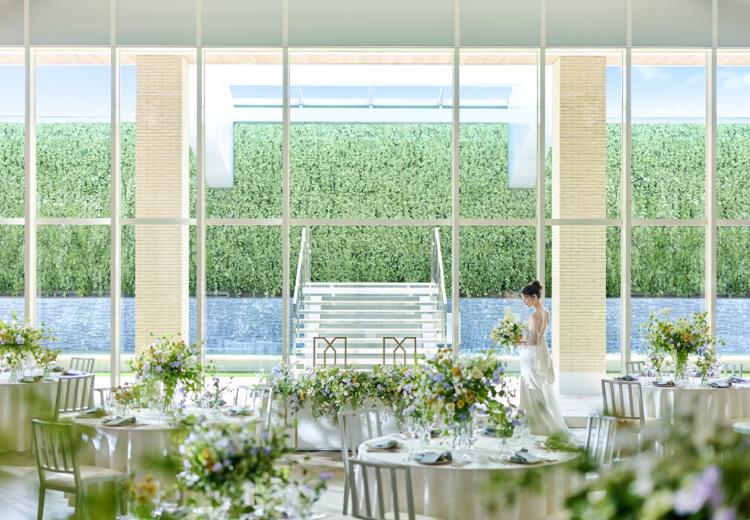 翠楓シーズンズテラス。披露宴会場。テラスにはグリーンウォールが備わり写真映えも抜群です