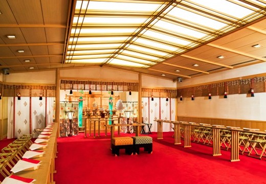宮崎観光ホテル。挙式会場。厳かな雰囲気の神殿では、本格的な神前式が実現します