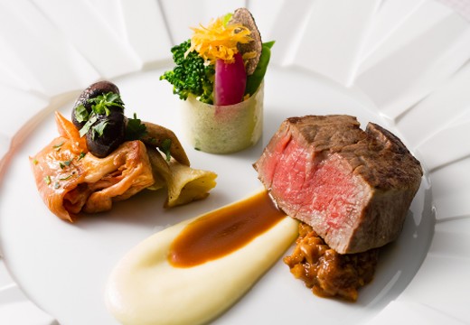 フェニックス・シーガイア・オーシャン・タワー。料理。目でも舌でも楽しめる色鮮やかな、出来立ての料理が並びます