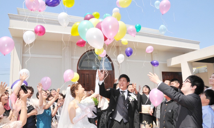 マリエールオークパイン延岡。演出・小物。結婚式定番のバルーンリリース。人気の「ドロップアンドフライ」も可能です
