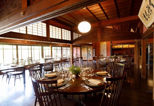 マナーハウス島津重富荘。披露宴会場。レストラン『オトヌ』では武家屋敷造りや調度品が楽しめます