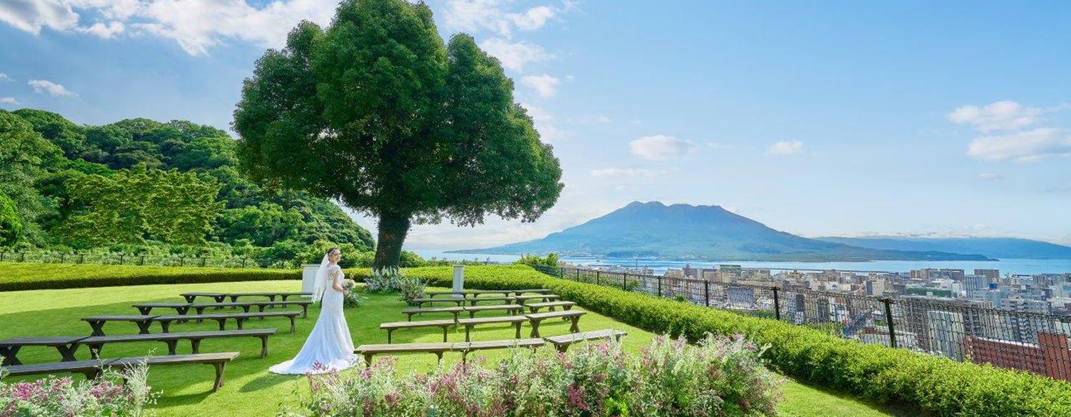 SHIROYAMA HOTEL Kagoshima（城山ホテル鹿児島）。アクセス・ロケーション。雄大な桜島と穏やかな錦江湾、一面に広がる市街地。この美しい景色が、ゲストを非日常の世界へと誘います