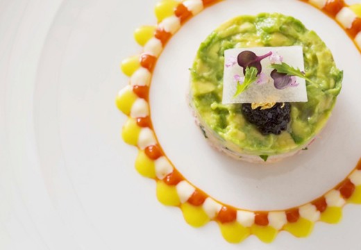 TO THE HERBS（トゥザハーブズ）。料理。一日一組限定だからこそ一皿にこだわり、見た目も美しい料理