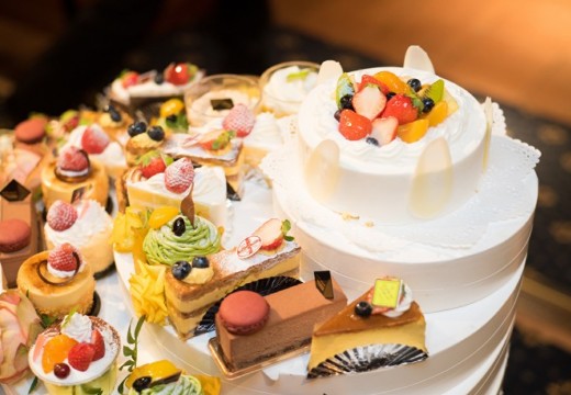 TO THE HERBS（トゥザハーブズ）。料理。ゲストと一緒に楽しめるスイーツビュッフェも人気