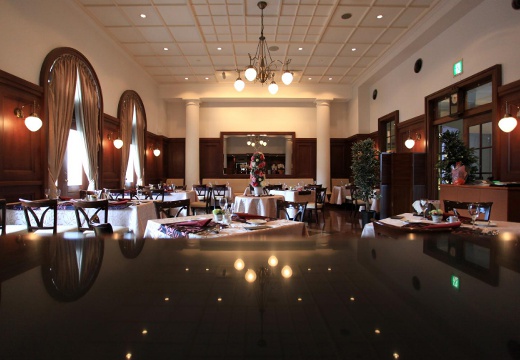Bistro de Reve(ビストロ・ドゥ・レヴ)。披露宴会場。まるで貴族の晩餐会のような優雅な時間を過ごせます