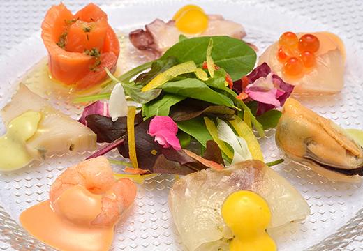THE NAHA TERRACE(ザ ナハテラス)。料理。多彩な食材を用いた前菜は見た目も味も楽しめます