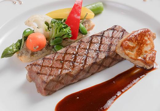 THE NAHA TERRACE(ザ ナハテラス)。厳選された素材を用いた、極上の料理でゲストをおもてなし