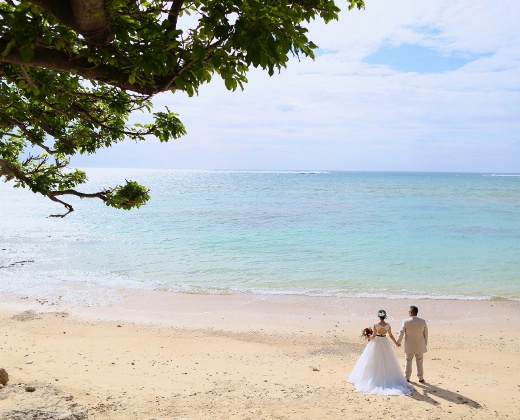 百名伽藍（GARAN WEDDING）。アクセス・ロケーション。青い海と白い砂浜、豊かな緑に囲まれた開放感満点のロケーション