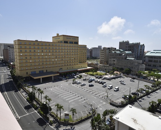 パシフィックホテル沖縄。アクセス・ロケーション。敷地内には、350台まで収容可能な駐車場も用意されています