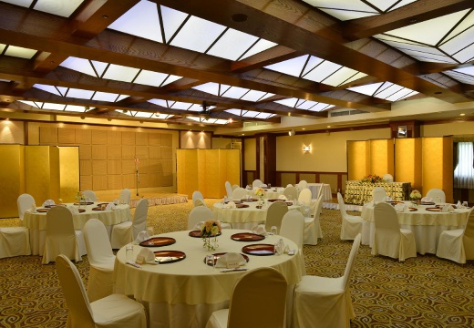 パシフィックホテル沖縄。披露宴会場。30名からの小規模な会食や披露宴も楽しめる『カネオヘルーム』