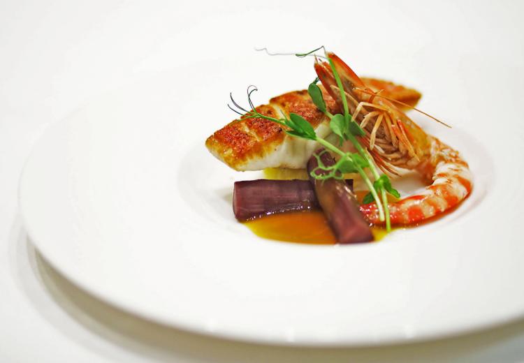 ヴォヤージュ ドゥ ルミエール Chatan Resort(ヴォヤージュ ドゥ ルミエール 北谷 リゾート)。料理。料理の味や盛り付けは、事前に試食して確かめることができます