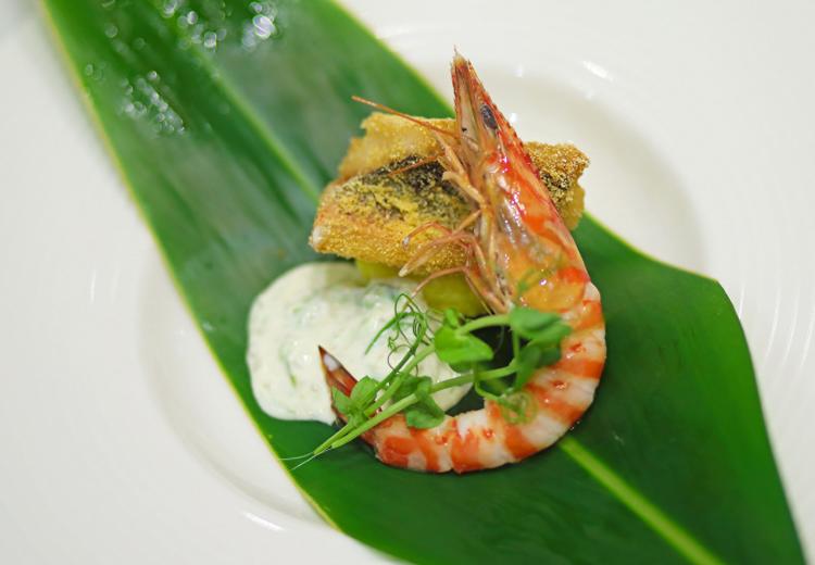 ヴォヤージュ ドゥ ルミエール Chatan Resort(ヴォヤージュ ドゥ ルミエール 北谷 リゾート)。料理。豊かな味わいはもちろん、彩り鮮やかで美しい盛り付けも魅力