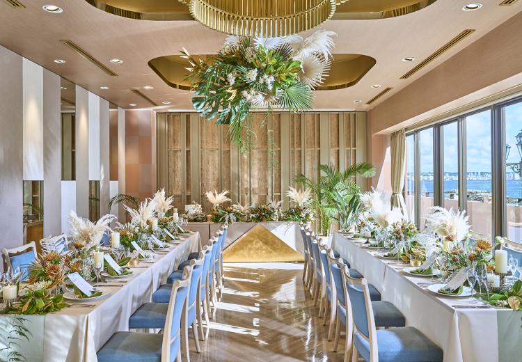 ヴォヤージュ ドゥ ルミエール Chatan Resort(ヴォヤージュ ドゥ ルミエール 北谷 リゾート)。パターンタイルとミラーのおしゃれな壁が印象的なバンケット