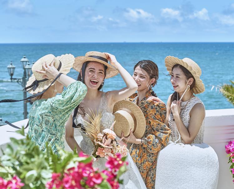 ヴォヤージュ ドゥ ルミエール Chatan Resort(ヴォヤージュ ドゥ ルミエール 北谷 リゾート)。スタッフ。ゲストと特別な時間を過ごせるようさまざまなアイデアを提案