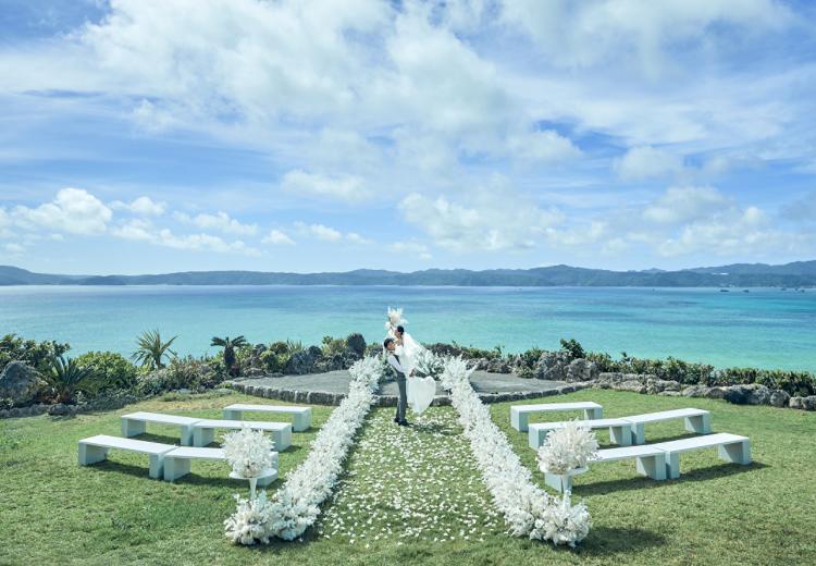 古宇利島 空と海のウェディング。遮るもののない絶景が広がる『古宇利島 空と海のガーデン』