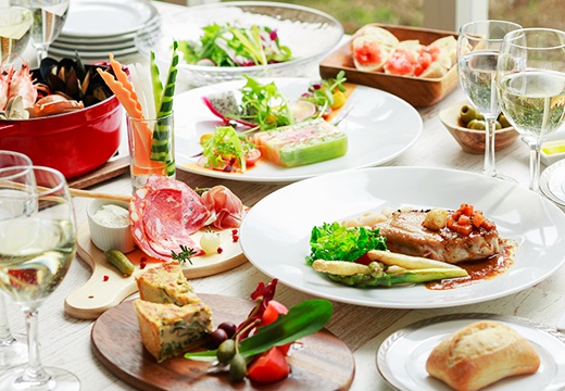 ブルー インフィニティー/イル・ド・レ(小さな結婚式)。料理。厳選されたフレッシュな食材をふんだんに用いた婚礼料理