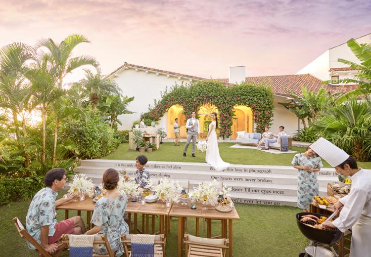 ブルー インフィニティー/イル・ド・レ(小さな結婚式)。披露宴会場。みんなで夕暮れ時を楽しむガーデンでのパーティーも魅力的