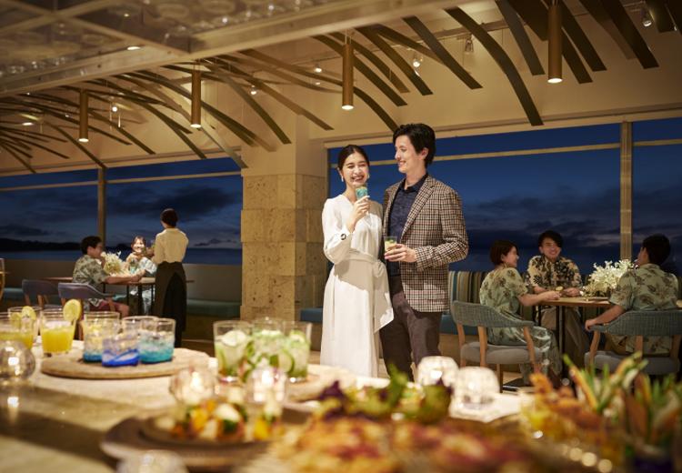 ブルー インフィニティー/イル・ド・レ(小さな結婚式)。披露宴会場。しっとりとした大人の雰囲気を楽しめるナイトウェディングも可能