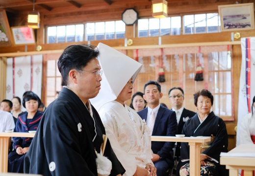 沖宮。挙式会場。親族の温かな眼差しを感じながら過ごす、大切なひととき