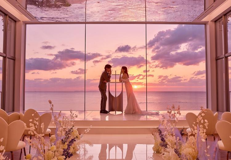 ラソール シー リゾート。挙式会場。夕日に照らされながらのセレモニーはロマンティックな雰囲気に